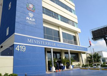 El MAP reduce horario laboral y asistencia de empleados públicos