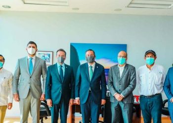 Autoridades acuerdan mejorar proceso de permisología para zonas francas y estaciones de combustibles