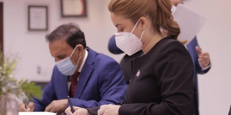 Prosoli y Fundación Cruz Jiminián ofrecerán servicios de salud a familias pobres