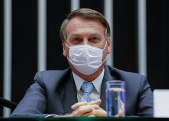 Bolsonaro se compromete con vacunación y pide ayuda para retomada económica