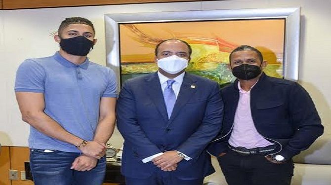 Banreservas y Fernando Tatis jr acuerdan realizar campañas de valores en RD