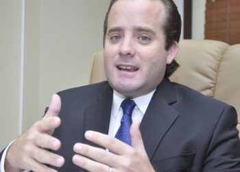 Ministro José Paliza: “Gobierno ha sido persistente, consistente y hasta necio para adquirir la vacuna”