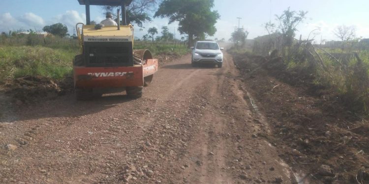 En Bayaguana reconstruyen calles en Villa Agro