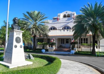 Abinader desvincula a 181 funcionarios adscritos a Cancillería, incluidos 38 embajadores