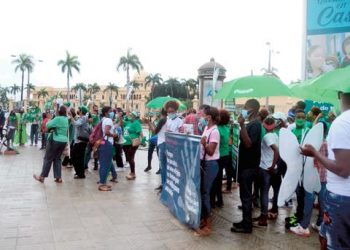 Feministas instalan campamento frente al Palacio por tres causales del aborto