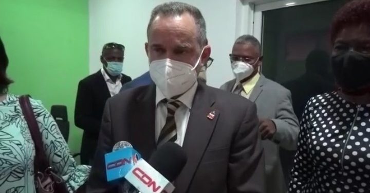 Viceministro de salud califica de equivocación hayan vacunado a Frank Reyes