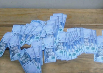 Detienen joven con 500 mil pesos falsos en estación del metro de SD