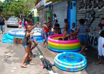 Piscinas están prohibidas en calles de Santo Domingo Este  durante Semana Santa