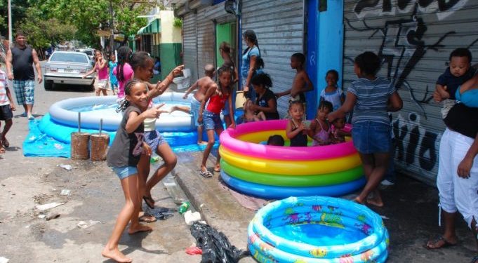 Piscinas están prohibidas en calles de Santo Domingo Este  durante Semana Santa