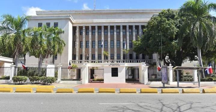 Minerd interviene más de 600 escuelas en el Cibao para el retorno a clases presenciales