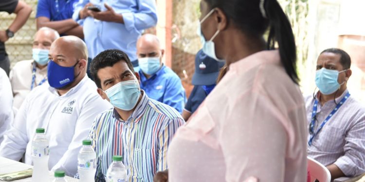 Director de Inapa realiza trabajo de inspección en San Cristóbal