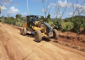 Continúan rehabilitación de caminos vecinales en Don Juan