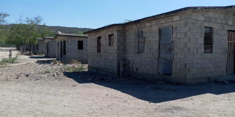 Proyecto de 70 viviendas completamente abandonado por los Gobiernos