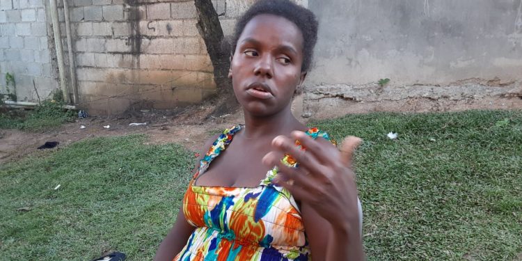 Madre de tres hijos solicita ayuda para construir su vivienda y tener un trabajo