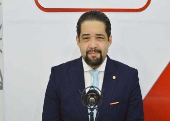 Economista afirma modificar Ley de Hidrocarburos para disminuir precios “es demagogia política”