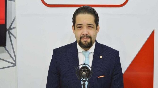 Economista afirma modificar Ley de Hidrocarburos para disminuir precios “es demagogia política”