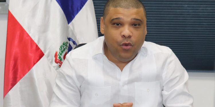 Activista social Ramón Raposo presenta principales ejes de plan para rescate de SDN