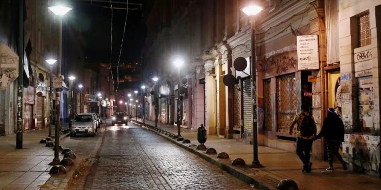 Santiago de Chile vuelve al confinamiento tras aumentos de casos de Covid-19.