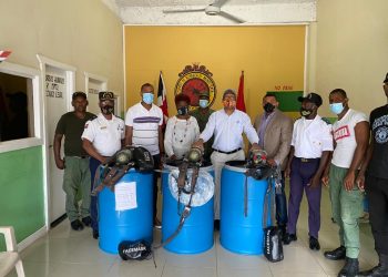 Realizan donación al Cuerpo de Bomberos de Monte Plata