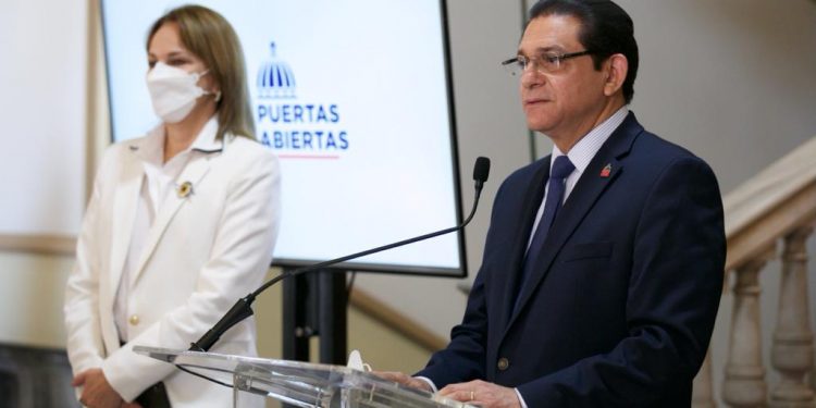 El ministro de Salud afirmó que el país transita camino a la normalidad tras inicio de VacúnateRD