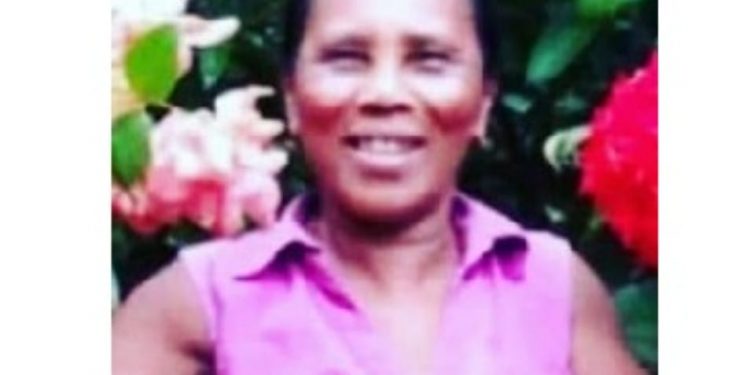 Burra mata anciana a mordidas y patatas