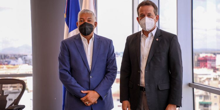 OMSA e Industria y Comercio estudian posibilidad implementar corredores con autobuses a gas natural