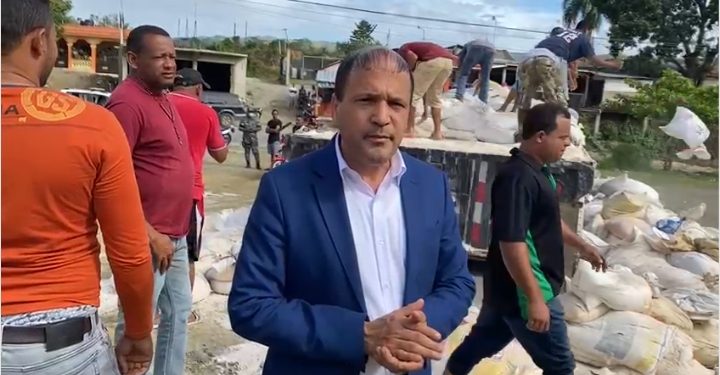 Vídeo | Despojan patana de Cal en la Gina de Yamasá; califican a Sur Futuro de ser testaferro de Barrick Gold