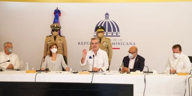 Abinader declara a SJM en estado de emergencia; dice son inaceptables sus niveles pobreza