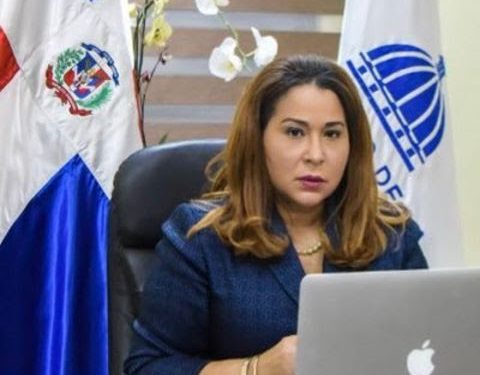 Ministra de la Mujer prohíbe a funcionarios de esa institución hablar en contra de tres causales