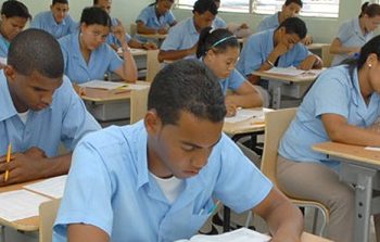 Retorno gradual a clases será a partir del 6 de abril