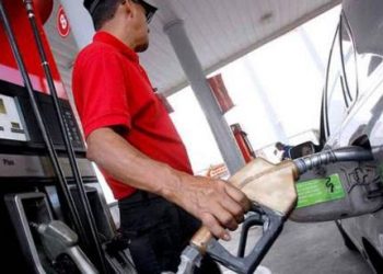 El Ministerio de Industria y Comercio congela precio de los combustibles