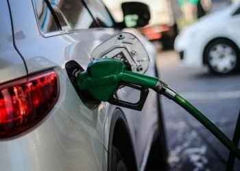 Congelan precios de los combustibles