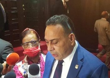 Diputado Pedro Tineo presenta los seis aspirantes que podrían ser Defensor del Pueblo