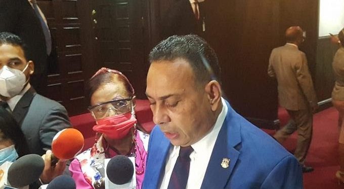 Diputado Pedro Tineo presenta los seis aspirantes que podrían ser Defensor del Pueblo