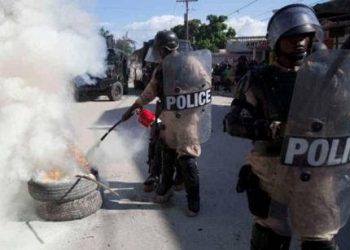 Policías haitianos exigen en las calles dimisión del director de la Policía