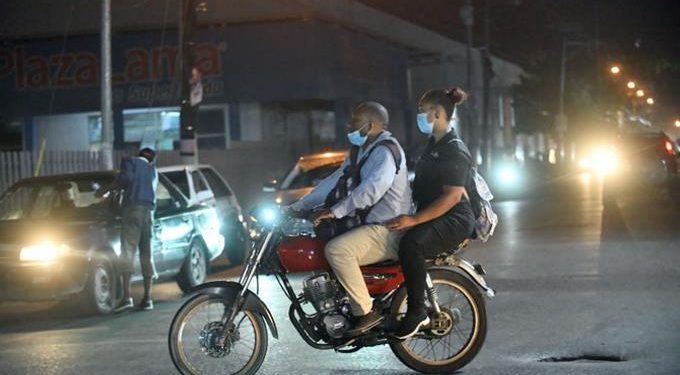 Gobierno anuncia pondrá chalecos con número de identificación a los motoristas