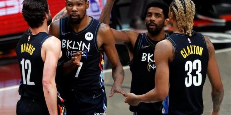 Kevin Durant lidera a los Nets ante los Hornets en la NBA