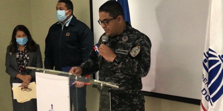 Policía Nacional apresa cuatro hombres robaban fondos programa “Quédate en Casa”