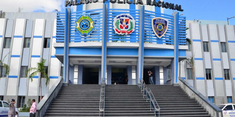 Presidente Abinader pone en retiro 350 oficiales de la Policía Nacional