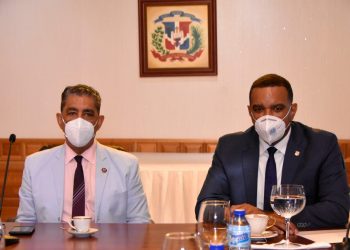 Senadores Espaillat y Gómez socializan sobre planes en beneficio de dominicanos en EEUU