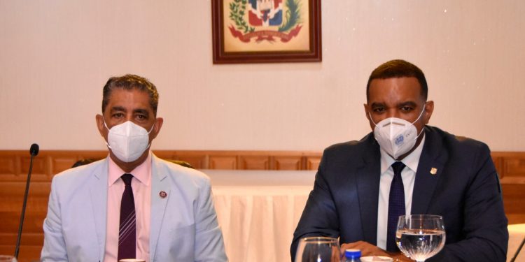 Senadores Espaillat y Gómez socializan sobre planes en beneficio de dominicanos en EEUU