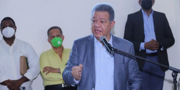 Presidente Fuerza del Pueblo llama al gobierno se una a voces en contra de monopolio en producción de vacunas