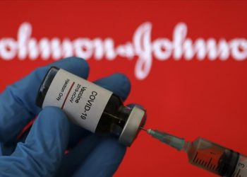 Error humano arruinó 15 millones de dosis de vacuna contra COVID-19 de Johnson & Johnson en Estados Unidos
