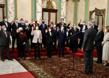 Presidente Abinader juramenta grupo para transformar Policia Nacional