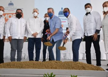 Abinader deja iniciada construcción de 19 retornos en la autopista Duarte.