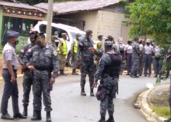 Video | Policía Nacional dispersa protesta contra la Barrick Gold en Yamasá; reportan personas heridas