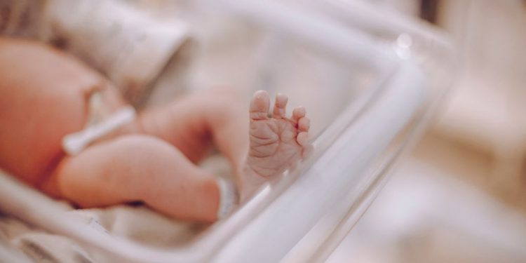 Mujer tiene parto en destacamento de Monte Plata.