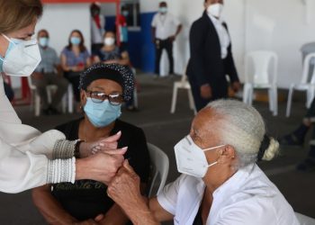 Vicepresidenta Raquel Peña supervisa ejecución del Plan Nacional de Vacunación durante Semana Santa