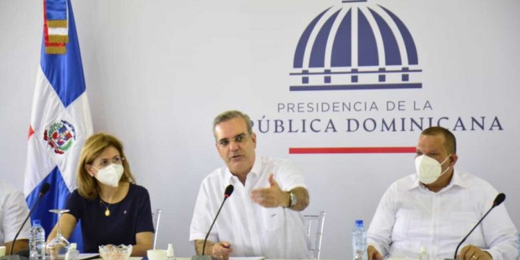 Presidente Abinader realiza encuentro con juntas de vecinos de Santo Domingo Norte