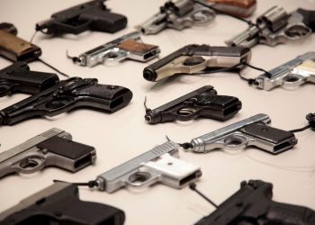 Interior y Policía ordena a exfuncionarios y particulares devolver de inmediato armas de fuego asignadas